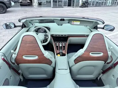 Aston Martin DB12