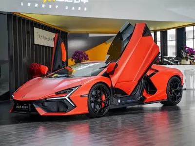Lamborghini Revuelto