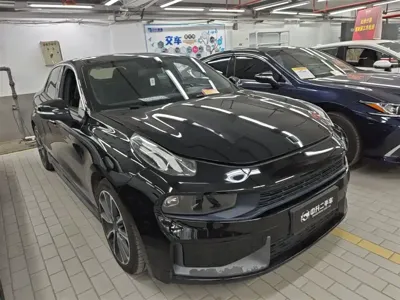 Lynk & Co 03