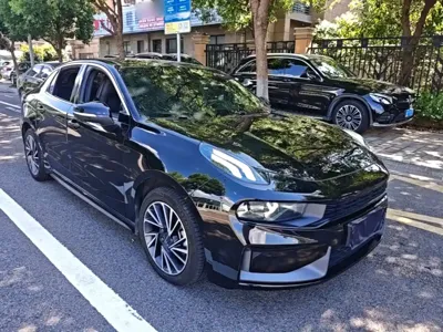 Lynk & Co 03