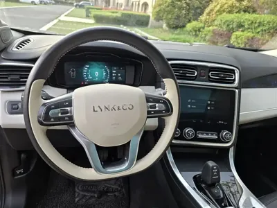 Lynk & Co 01