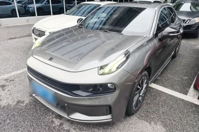 Lynk & Co 03