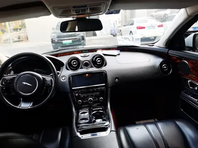 Jaguar XJ