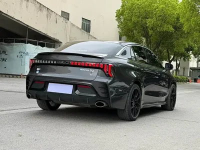 Lynk & Co 03