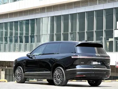 Nio ES8