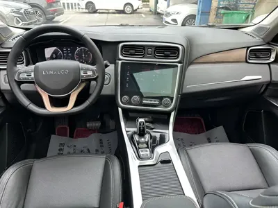 Lynk & Co 01