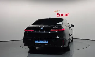 BMW i7