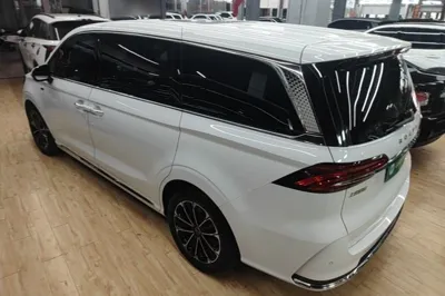 Roewe iMAX8