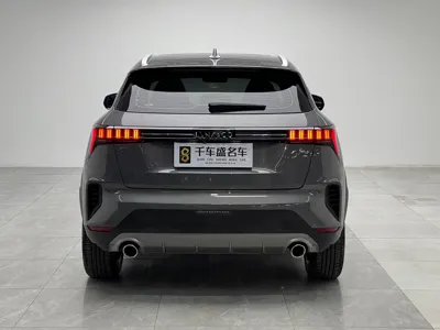Lynk & Co 06