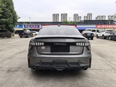 Lynk & Co 03