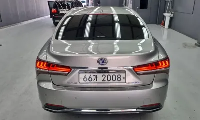 Lexus LS