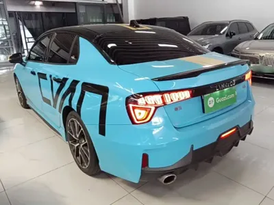 Lynk & Co 03