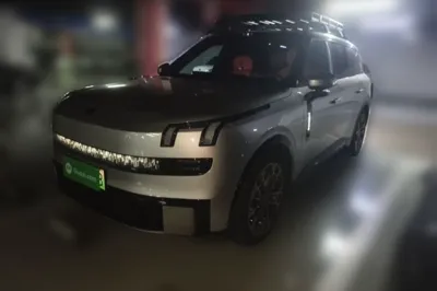Lynk & Co 900