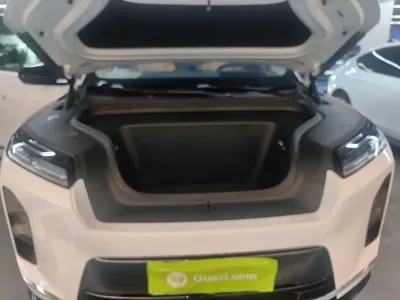 Nio ES8