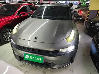 Lynk & Co 03