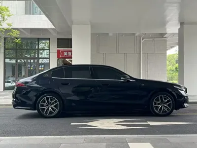 BMW i5