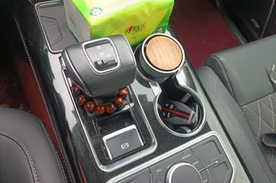 Hongqi HS7