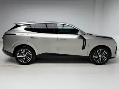 Lynk & Co 08 EM-P