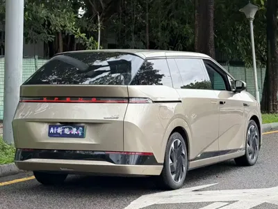 Xpeng X9
