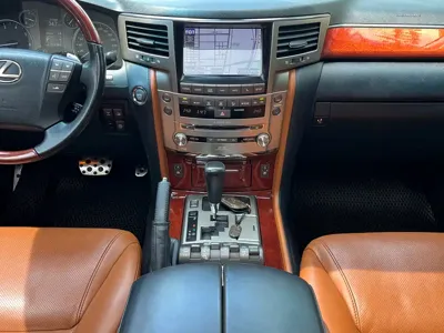 Lexus LX