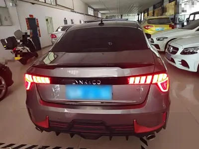 Lynk & Co 03
