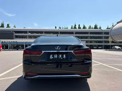 Lexus LS