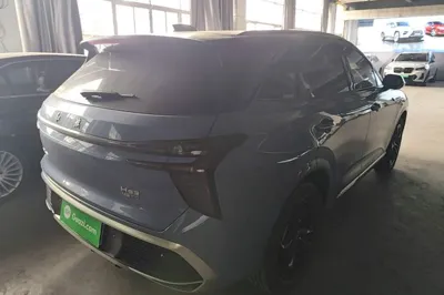 Hongqi HS3