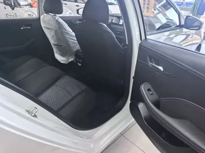 Roewe i5