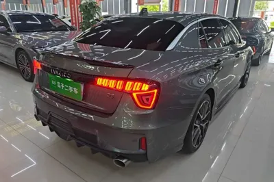 Lynk & Co 03