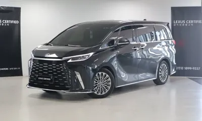 Lexus LM