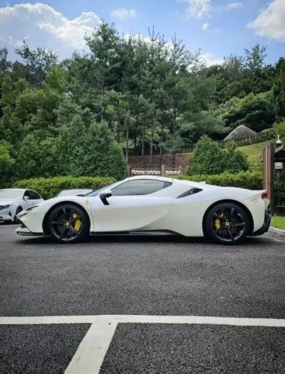 Ferrari SF90
