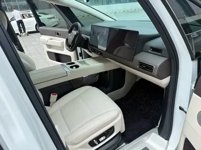 Li Auto Li MEGA