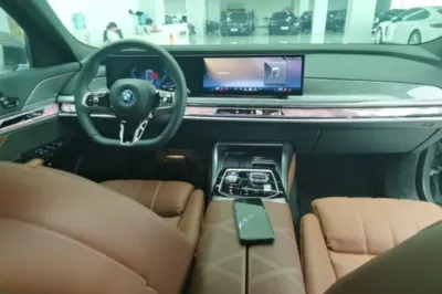 BMW i7
