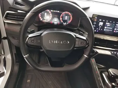 Lynk & Co 06