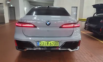 BMW i7