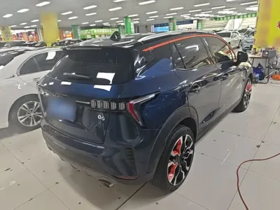 Lynk & Co 06