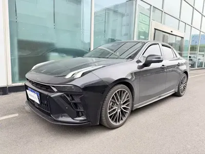 Lynk & Co 03