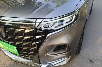 Roewe iMAX8