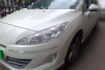 Peugeot 408