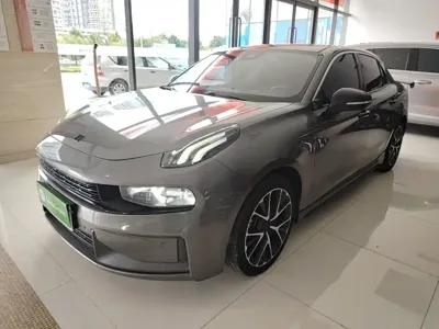 Lynk & Co 03