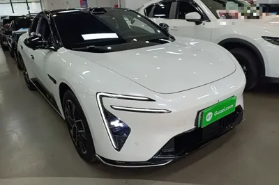 Avatr 06