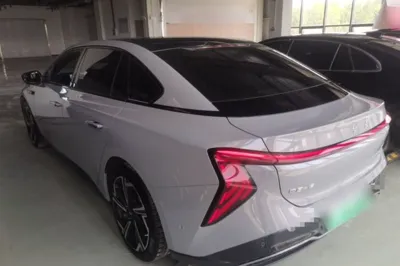 Hongqi EH7