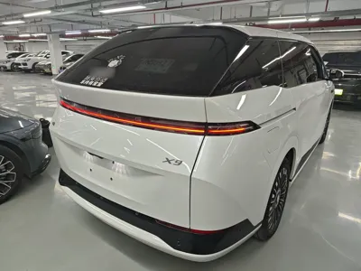 Xpeng X9