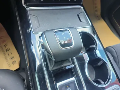 Hongqi HS7