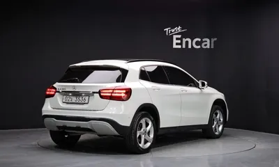 Mercedes-Benz GLA-Class