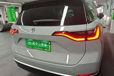 Nio ES8
