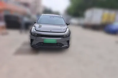Lynk & Co 06