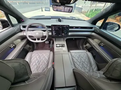 Nio ES8
