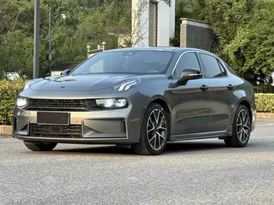 Lynk & Co 03