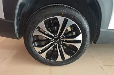 Wuling Starlight 560